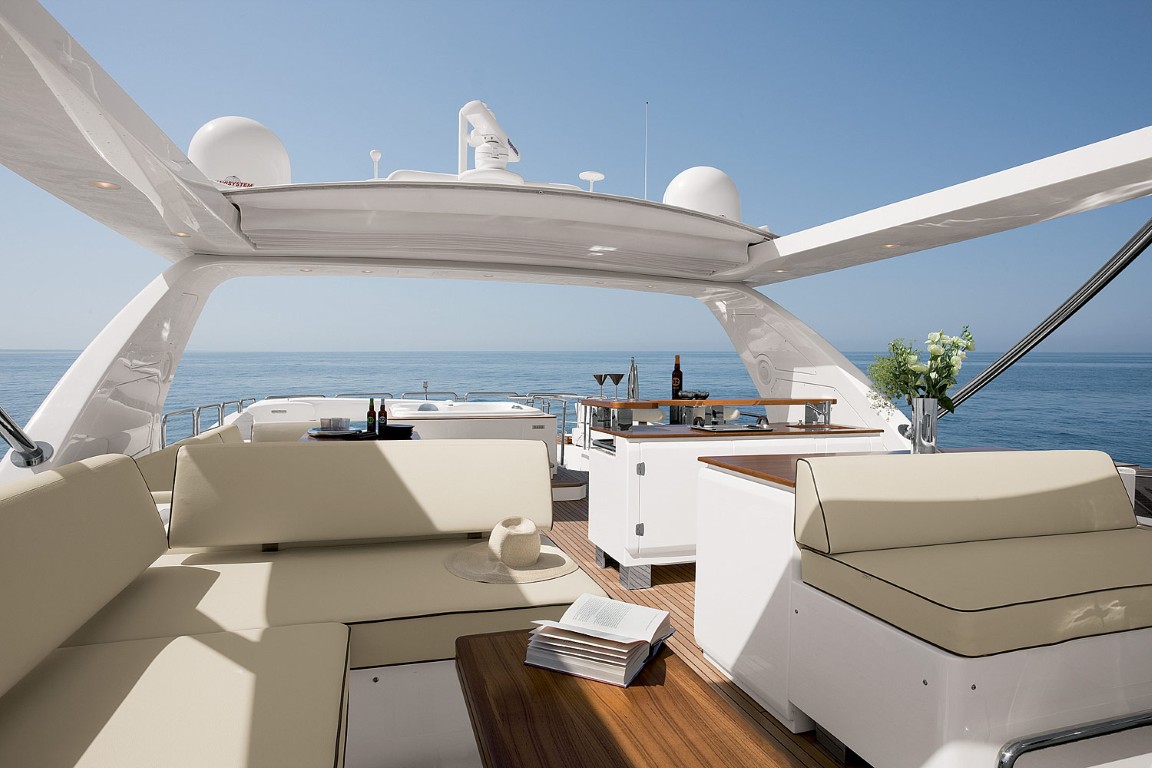 100' Azimut Leonardo Luxury Yacht