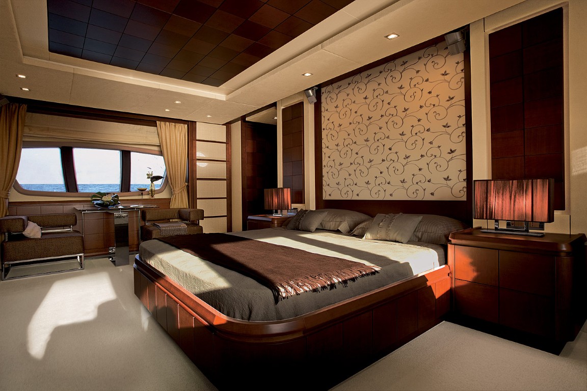 100' Azimut Leonardo Luxury Yacht